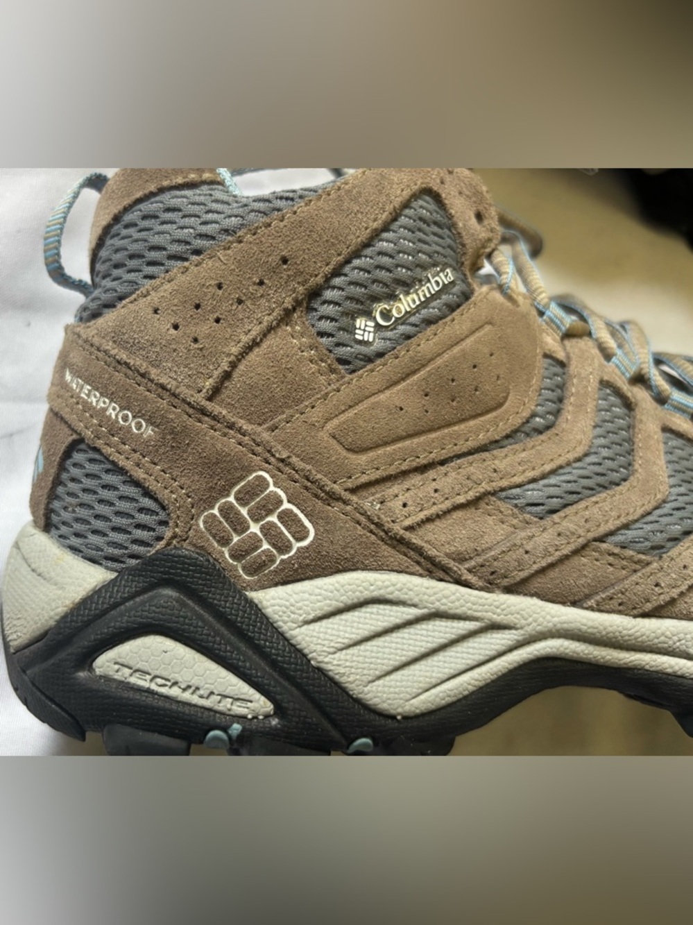 Columbia Women’s Waterproof Hiking Boots in Taupe/Blue Sz 9.5 - Picture 4 of 5